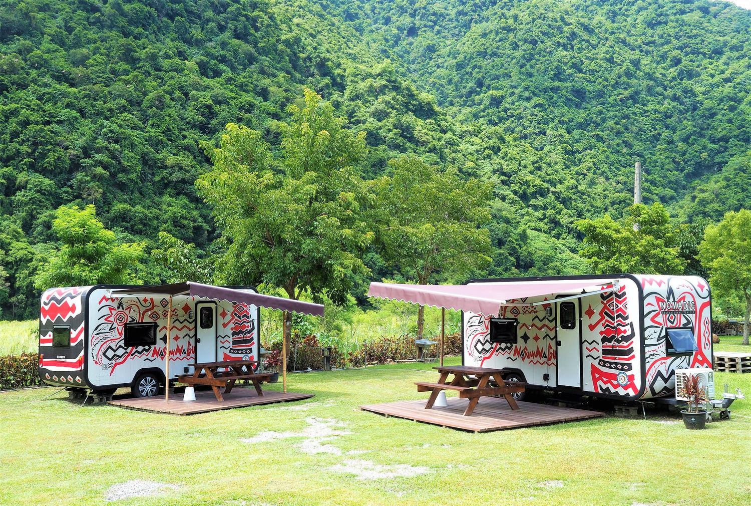 【宜蘭露營車】那山那谷，免搭帳露營車，星空烤肉BBQ，還能玩沙灘車跟漂漂河! @珊莎Blog
