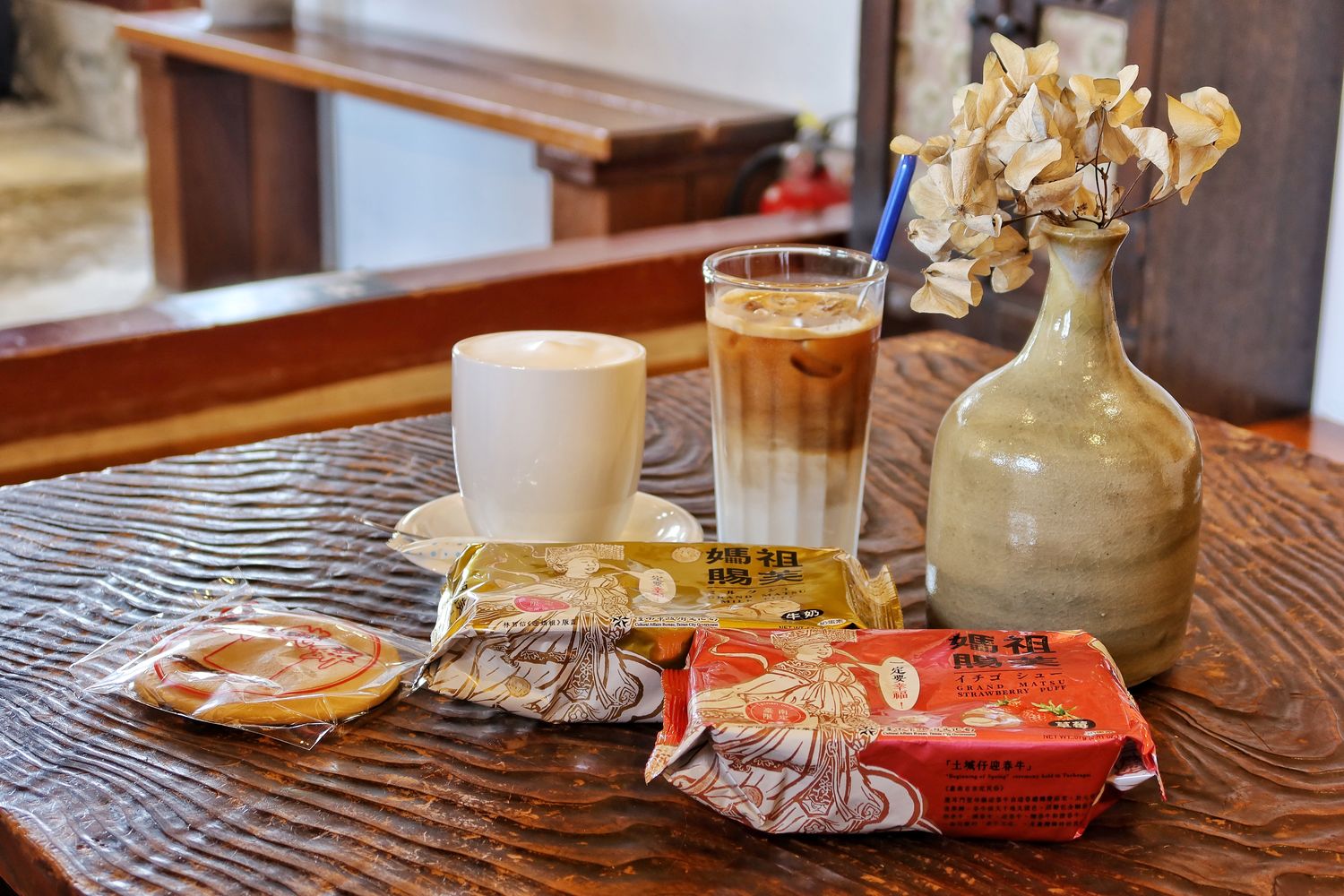 【台南老宅咖啡】河岸咖啡Riverbank café|安平河畔新開幕咖啡廳，坐在百年日式老宅內喝下午茶! @混血珊莎的奇幻旅程