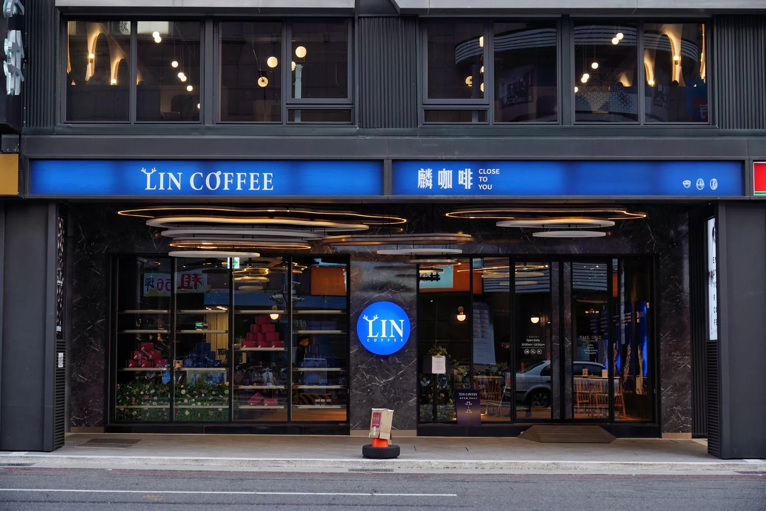 【Lin Coffee 麟咖啡美村向上店】新開幕台中網美咖啡廳，質感氛圍超好拍! @Sansa Blog-混血珊莎的奇幻旅程