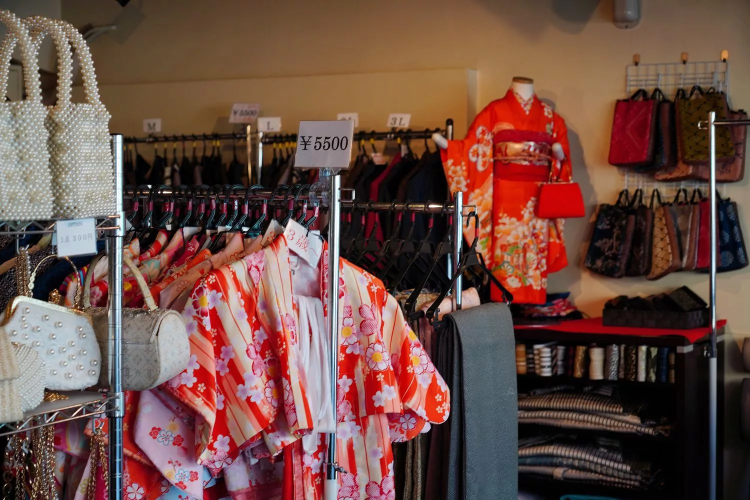 【京都和服出租推薦 】京小町，精緻蕾絲款和服時尚洋風 中文對應 款式多高質感! @混血珊莎的奇幻旅程