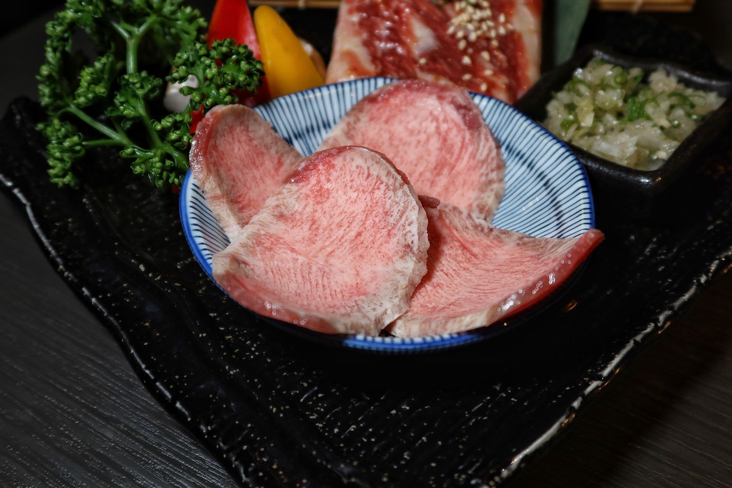 【台中燒肉推薦】NikuNiku 台中肉肉燒肉朝馬店，厚切黑毛牛排鮮嫩帶汁，必吃特製絕品燒肉銷魂美味! @混血珊莎的奇幻旅程