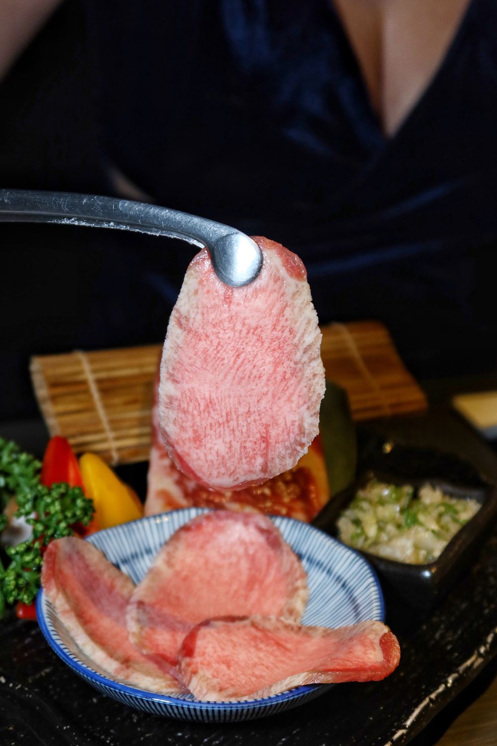 【台中燒肉推薦】NikuNiku 台中肉肉燒肉朝馬店，厚切黑毛牛排鮮嫩帶汁，必吃特製絕品燒肉銷魂美味! @珊莎Blog