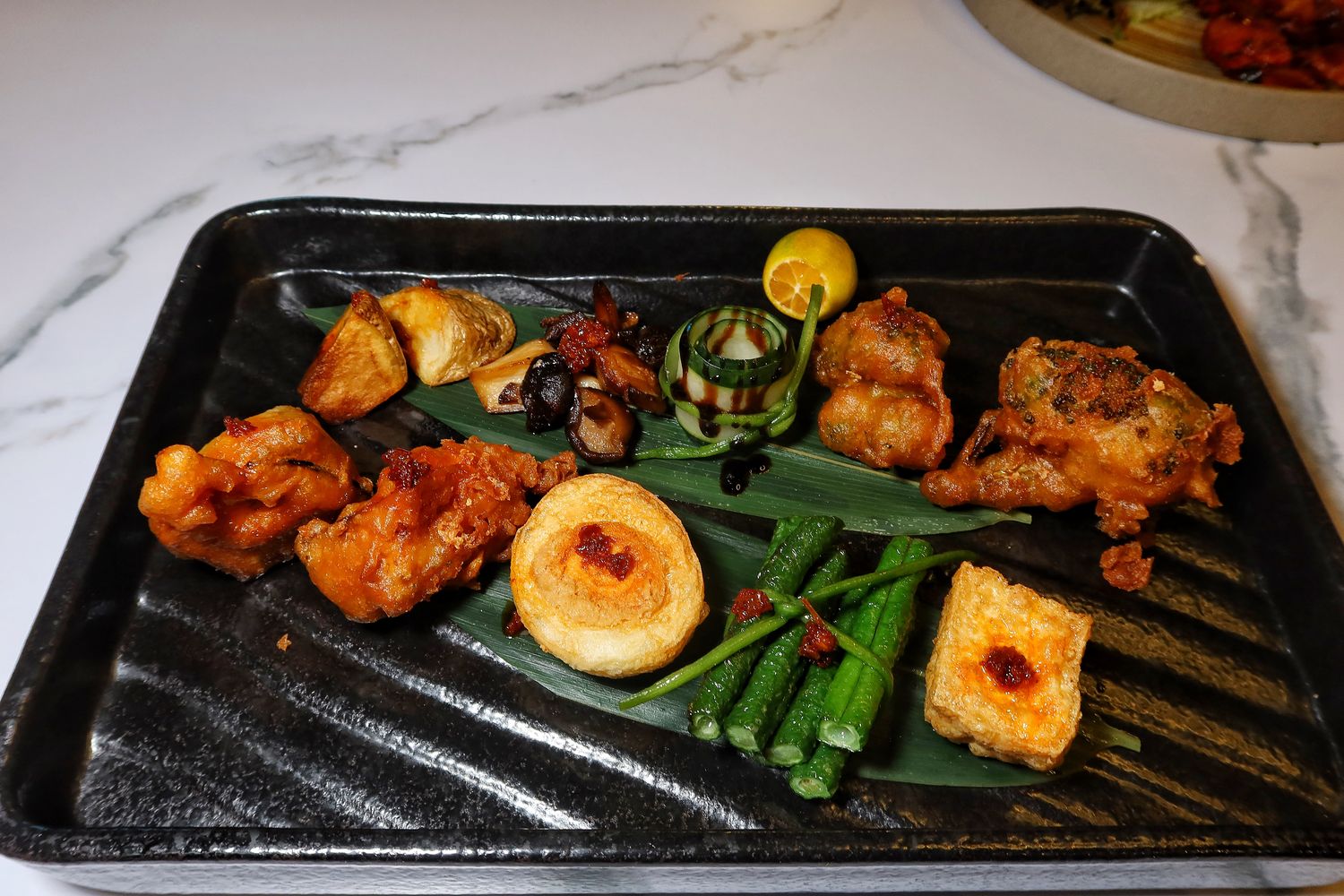 【台北蔬食餐廳】EVB 馬來西亞風味蔬食餐酒館，質感海洋系餐廳搭配東南亞特色調酒，新開幕微風廣場美食! @Sansa Blog-混血珊莎的奇幻旅程