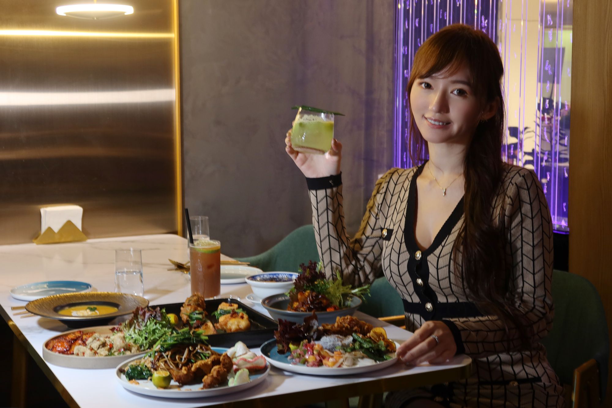【台北蔬食餐廳】EVB 馬來西亞風味蔬食餐酒館，質感海洋系餐廳搭配東南亞特色調酒，新開幕微風廣場美食! @Sansa Blog-混血珊莎的奇幻旅程