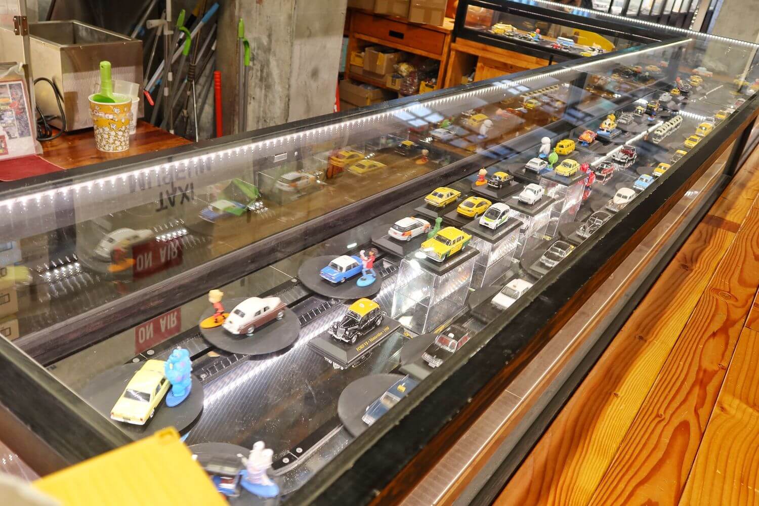 【蘇澳室內景點】車迷注意啦! 計程車博物館TAXI Museum，收藏各國經典古董車，還有碰碰車可以玩! @混血珊莎的奇幻旅程