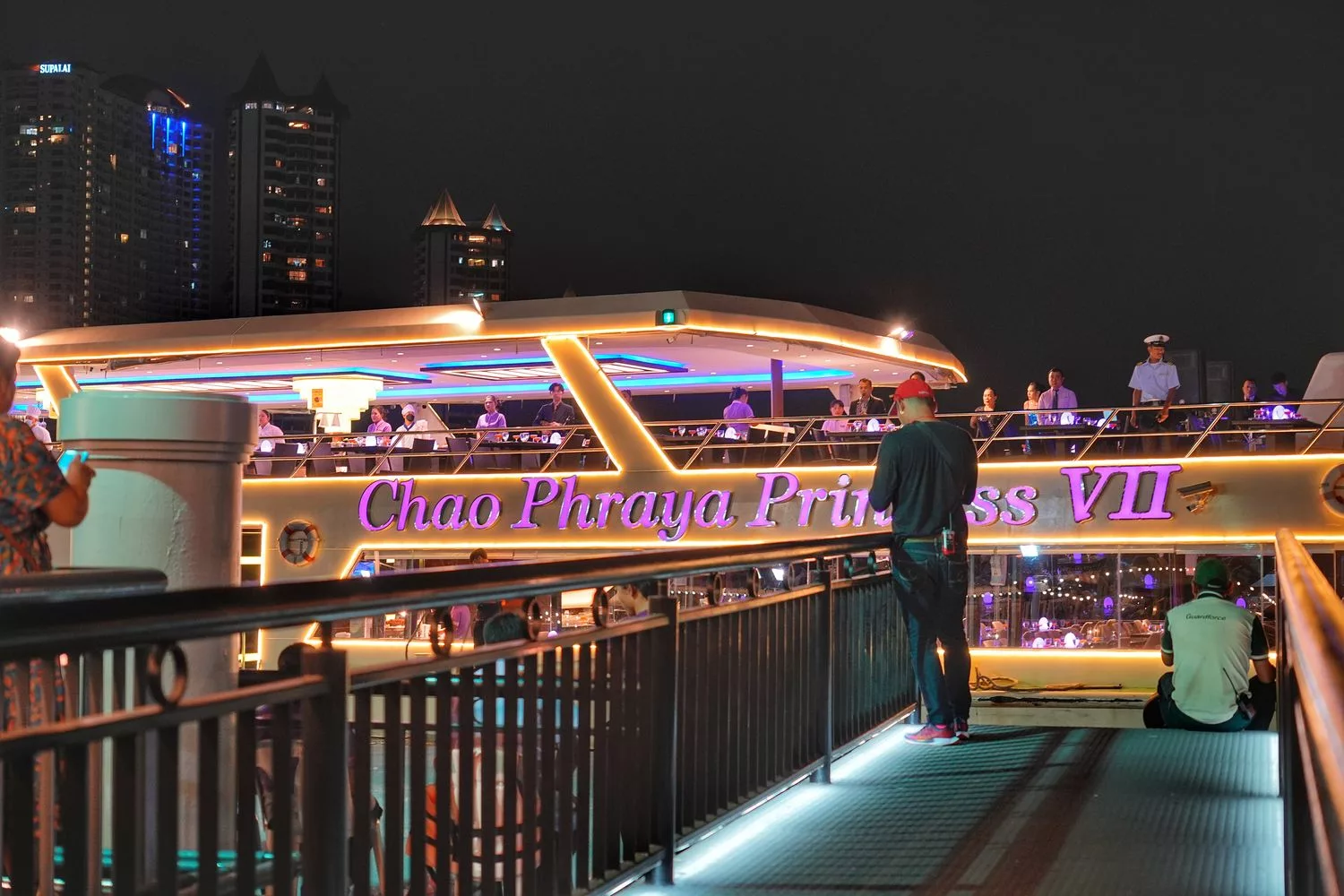 【昭披耶河公主號Chao Phraya Princess】浪漫遊船晚餐海鮮吃到飽! @混血珊莎的奇幻旅程