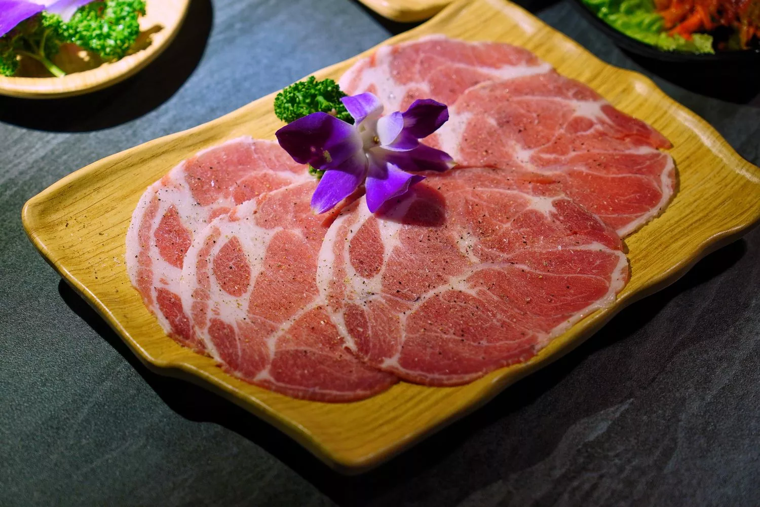 【台中西區燒肉】六本木燒肉，濃濃日系氛圍，高CP值平價燒烤! @混血珊莎的奇幻旅程