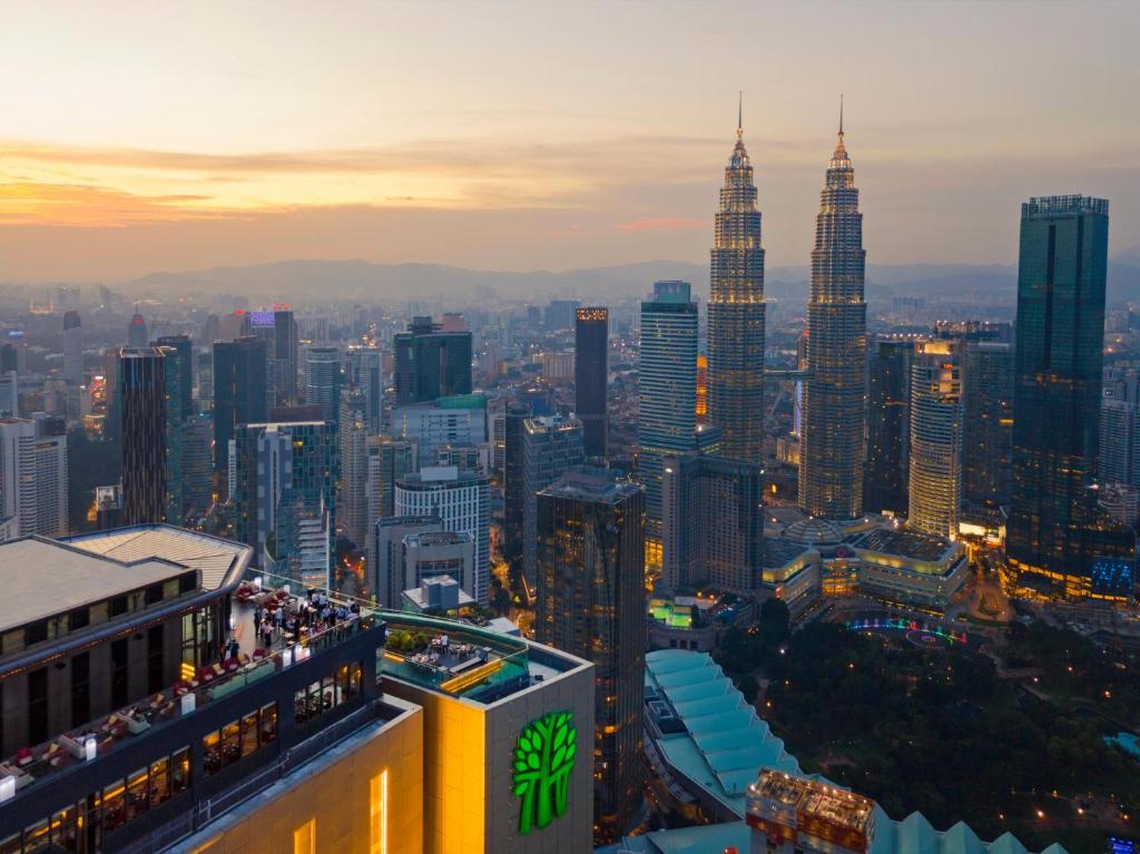 【2024吉隆坡住宿】精選 20 間馬來西亞吉隆坡飯店，近武吉免登站! @混血珊莎的奇幻旅程