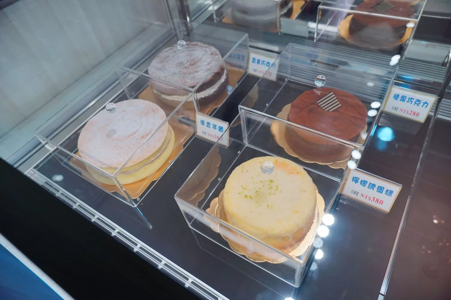 【台中蛋糕店】2度c niguo 豐原店，純手工製作多達18種口味，必點季節限定芒果千層! @混血珊莎的奇幻旅程