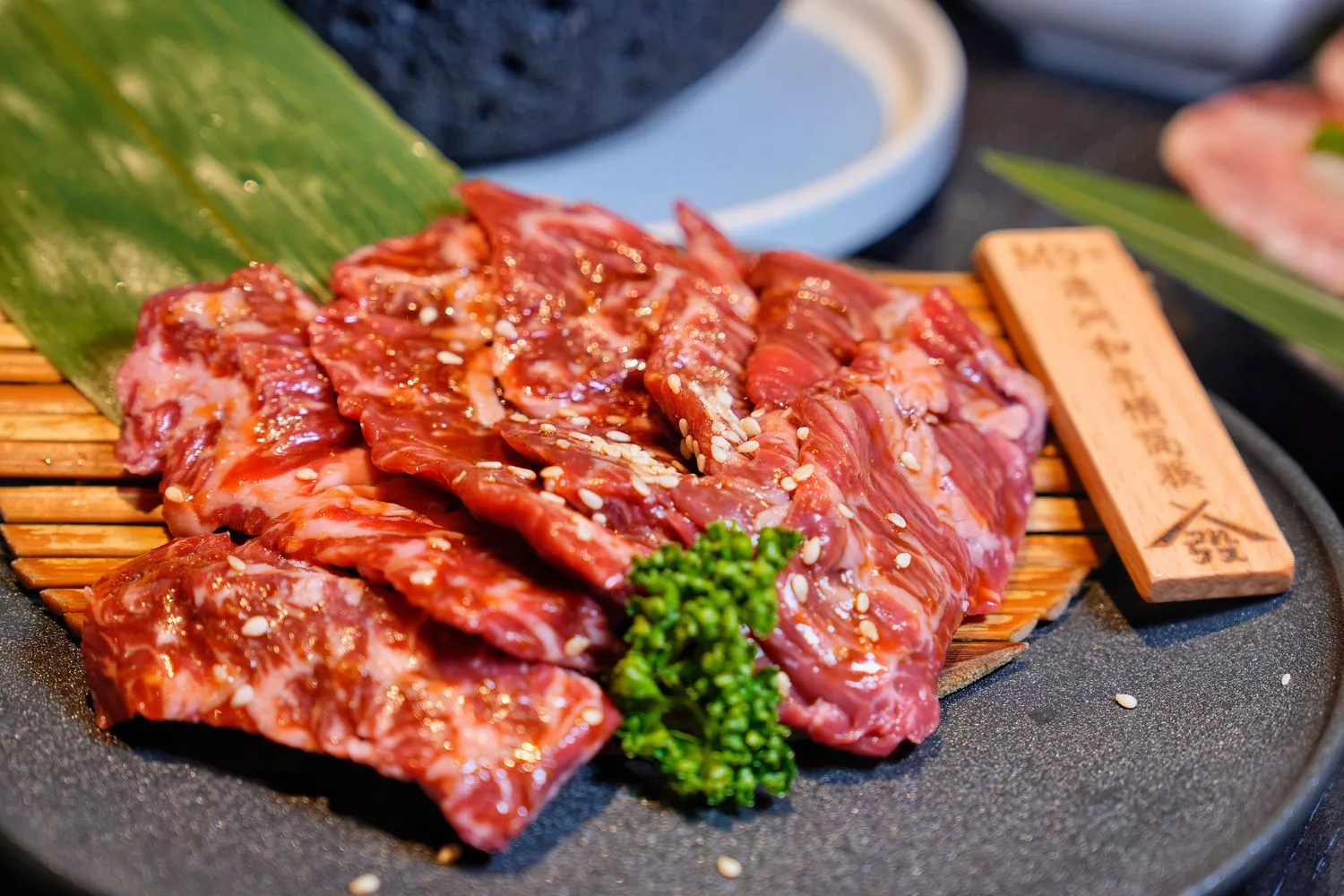 【東區日式燒肉】發肉燒肉餐酒，Google評價 4.9 顆星人氣推薦，慶生聚餐嗨不停! @混血珊莎的奇幻旅程