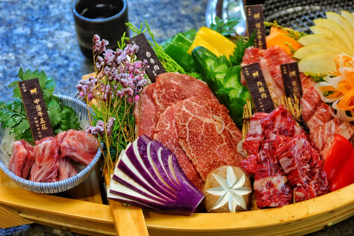 【2023日式燒肉餐廳推薦】精選 12 間道地日式燒烤，下班就來這大啖美食! @混血珊莎的奇幻旅程