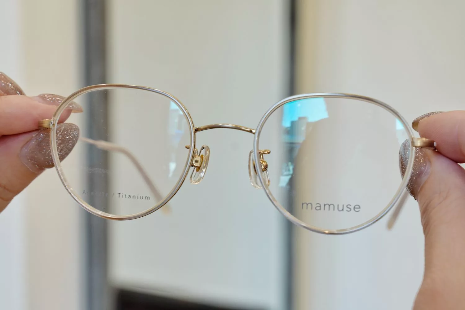 【台中眼鏡行推薦】樂目眼鏡，服務熱情價格透明，質感鏡框搭配超有型! @混血珊莎的奇幻旅程