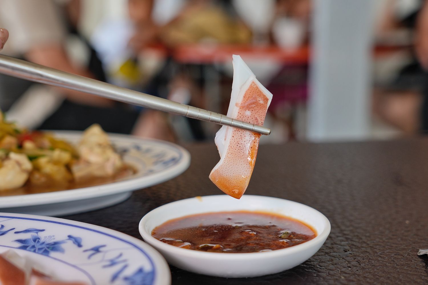 澎湖阿挺海鮮｜必吃鯨魚洞小管麵線，在地 40 年老字號餐廳! @混血珊莎的奇幻旅程