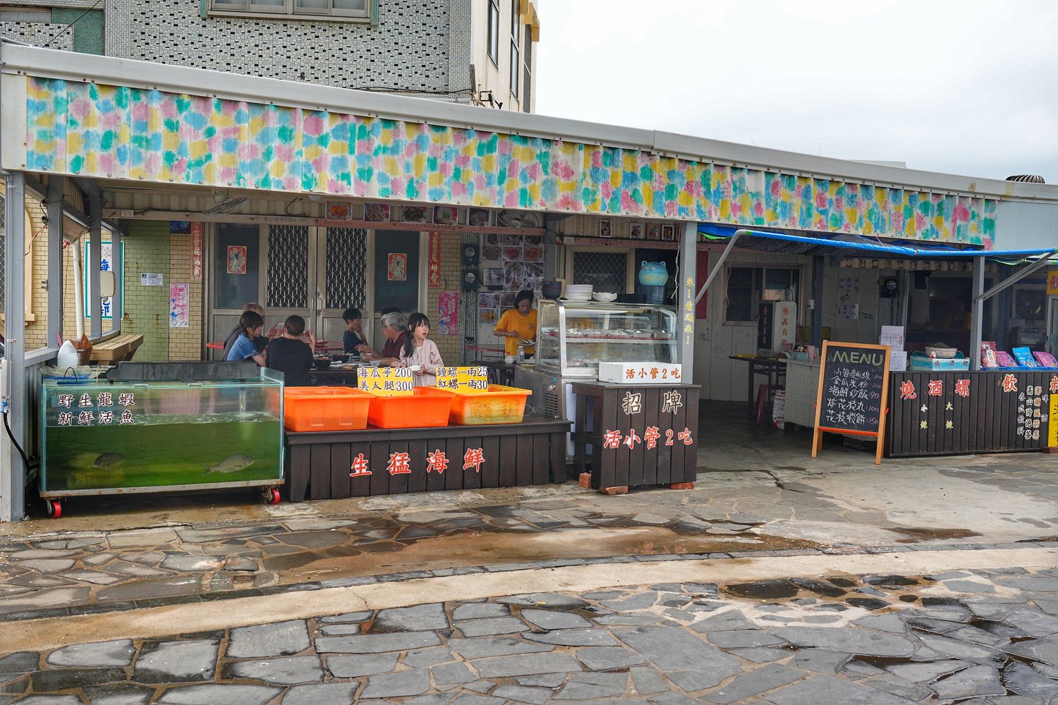 澎湖阿挺海鮮｜必吃鯨魚洞小管麵線，在地 40 年老字號餐廳! @混血珊莎的奇幻旅程