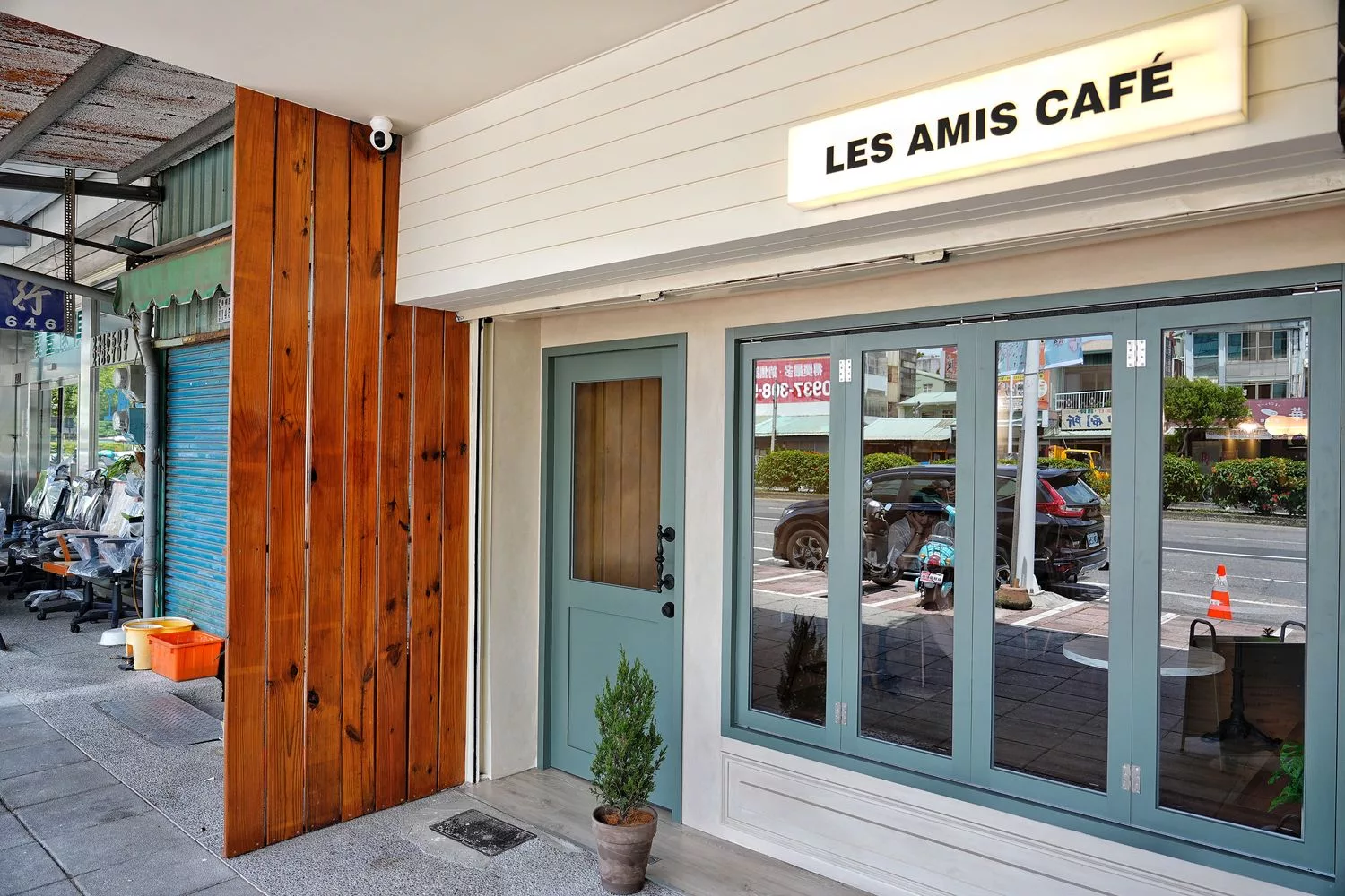 【Les Amis café 樂瑞比咖啡】新開幕質感嘉義東區咖啡廳! @混血珊莎的奇幻旅程