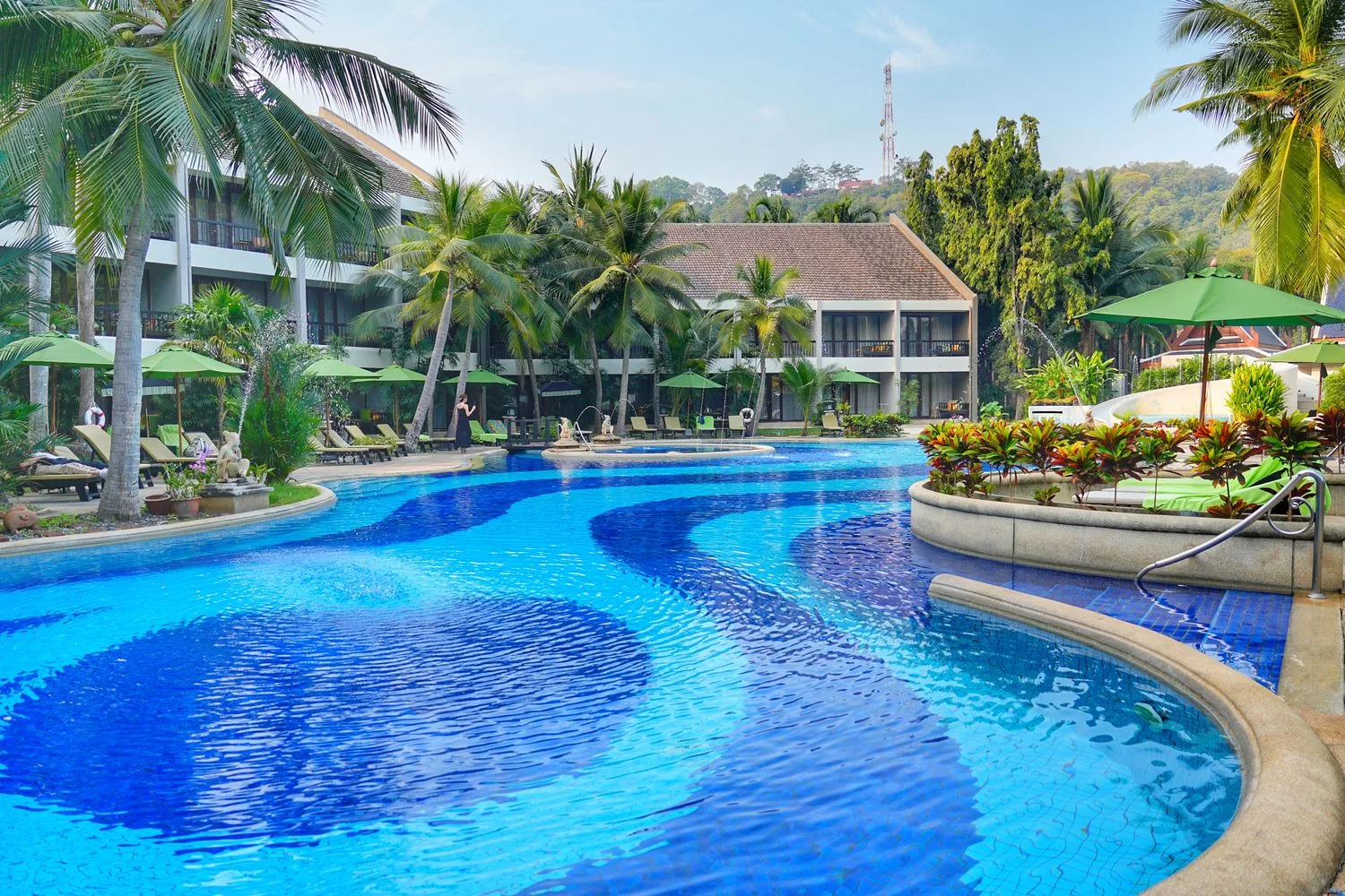 【Siam Bayshore Resort Pattaya】芭達雅飯店，步行街走路1分鐘! @混血珊莎的奇幻旅程