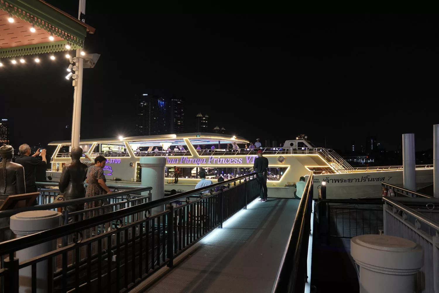 【2024曼谷景點】精選 36 個曼谷自由行，按摩、遊船、酒吧，特色景點全攻略！ @混血珊莎的奇幻旅程