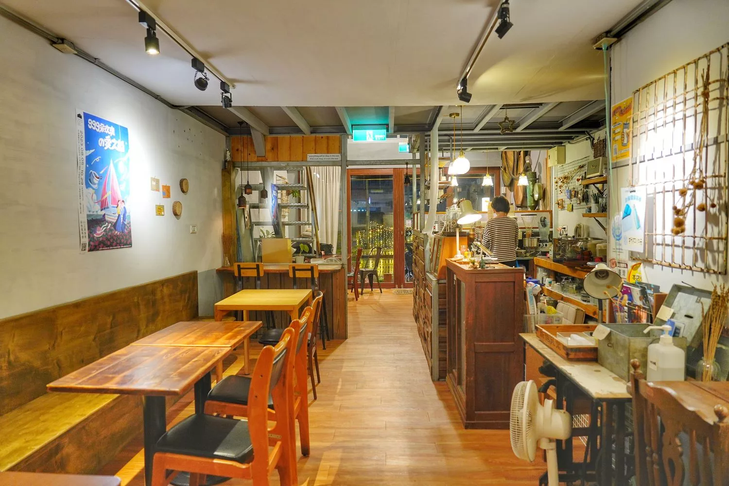 【正濱漁港咖啡廳】Kiku-cafe芍米，彩色屋港景第一排 @混血珊莎的奇幻旅程