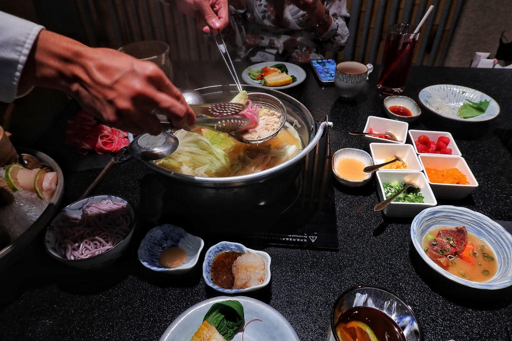【竹苑shabu】台北東區火鍋，主打現流海鮮，超美味新鮮活沙公，頂級鍋物推薦! @Sansa Blog-混血珊莎的奇幻旅程