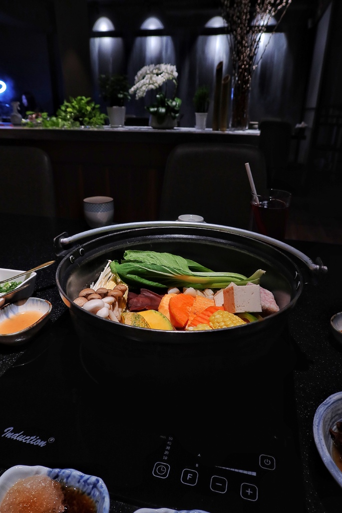【竹苑shabu】台北東區火鍋，主打現流海鮮，超美味新鮮活沙公，頂級鍋物推薦! @混血珊莎的奇幻旅程