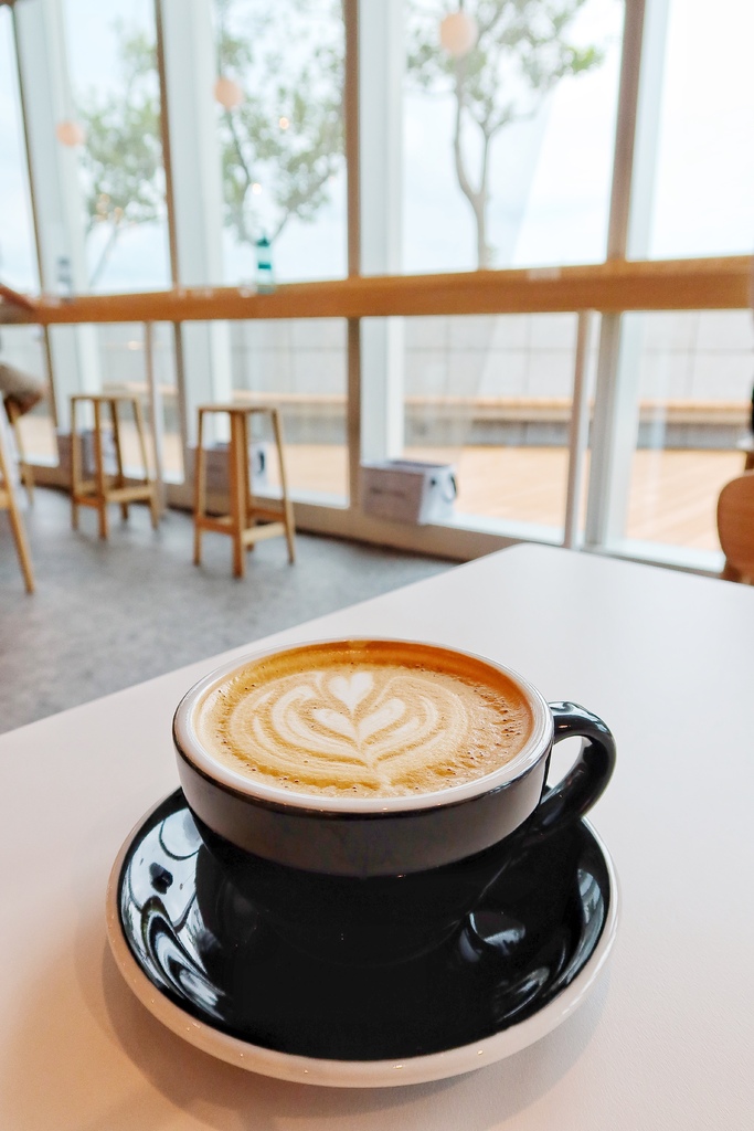 【西屯咖啡廳】REC COFFEE TAIWAN 旗艦店，邊喝咖啡欣賞180度高空景觀，戶外天台IG打卡點! @Sansa Blog-混血珊莎的奇幻旅程