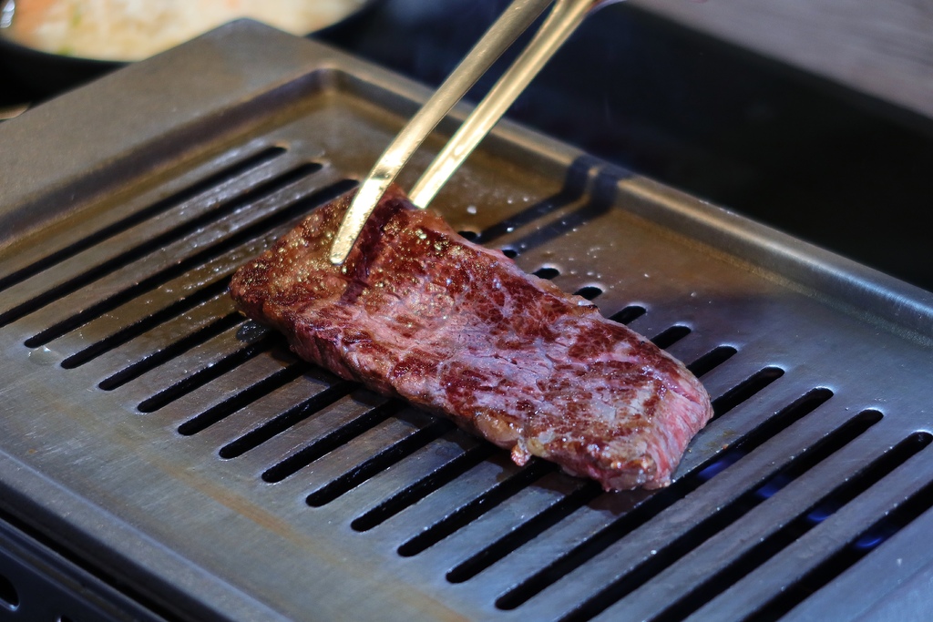 【永和燒肉】大發燒肉，職人每日鮮切冷藏澳洲和牛，新北必吃頂級燒肉! @混血珊莎的奇幻旅程