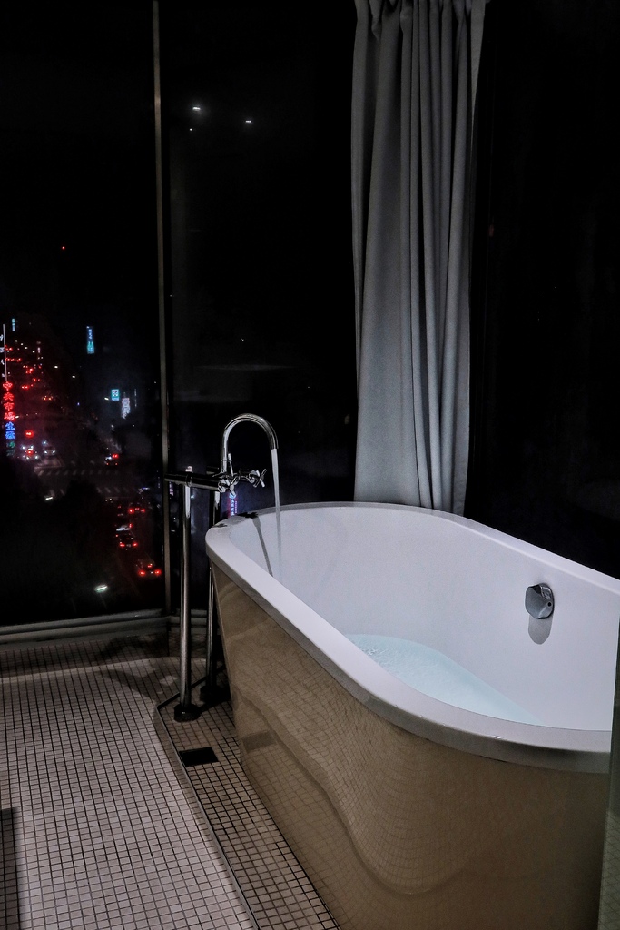 【喜瑞飯店】環景夢幻浴缸雙人房，網美拍照打卡必住! @混血珊莎的奇幻旅程