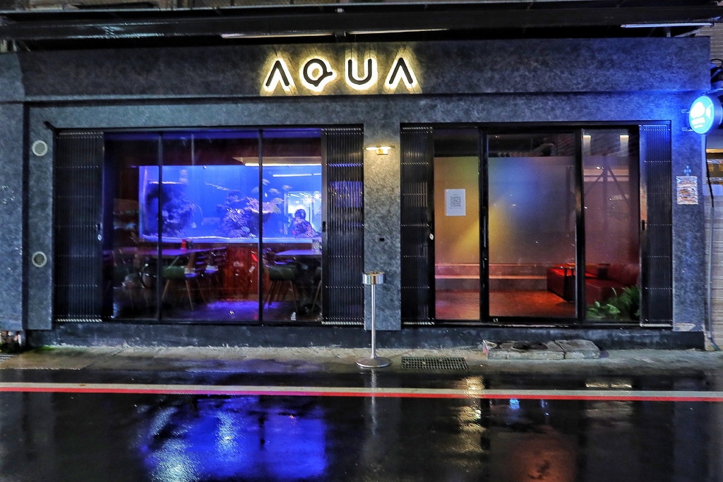 【Aqua lounge】東區酒吧│夢幻系水族箱，獨家小熊調酒擄獲少女心! @混血珊莎的奇幻旅程