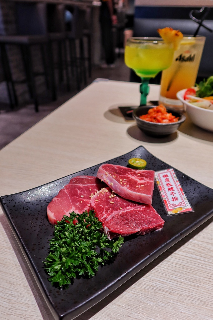 【新店燒肉】牛燒肉Yakiniku，和牛套餐，有多種特色調酒，價格千元有找! @混血珊莎的奇幻旅程