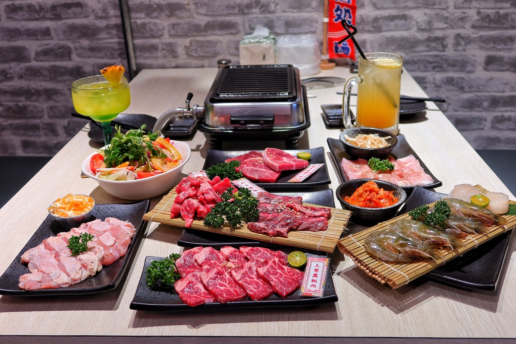 【牛燒肉】Yakinku新店燒肉，高CP值和牛雙人套餐，還有多種特色調酒，套餐價格千元有找! @Sansa Blog-混血珊莎的奇幻旅程
